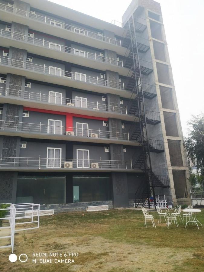 Hotel Aarkay Palace Badarpur Zewnętrze zdjęcie